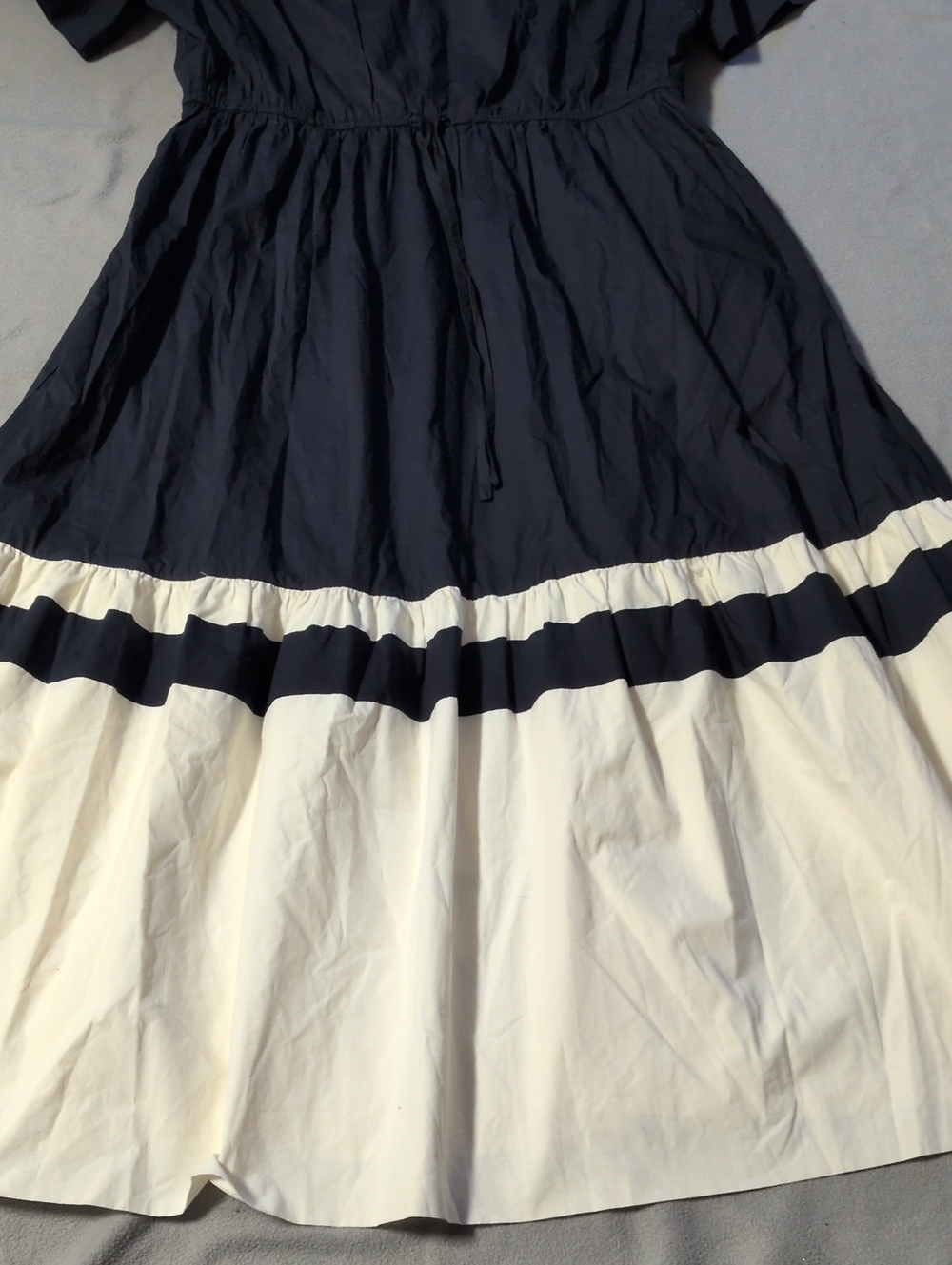 Tuckernuck Navy and Cream V-Neck Midi Dress with Puff Sleeves - Picture 5 of 12